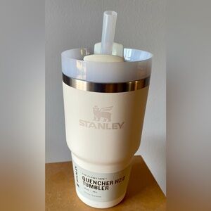 NWT-Stanley 20oz Quencher Cream Tumbler with Straw